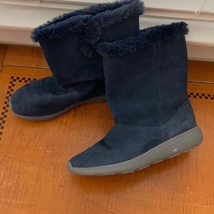 Cozy Sketchers boots size 8